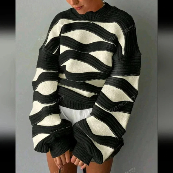 Autumn And Winter New Round Neck Wave Stripe Color Collision Long-Sleeved Knit - Picture 3 of 4